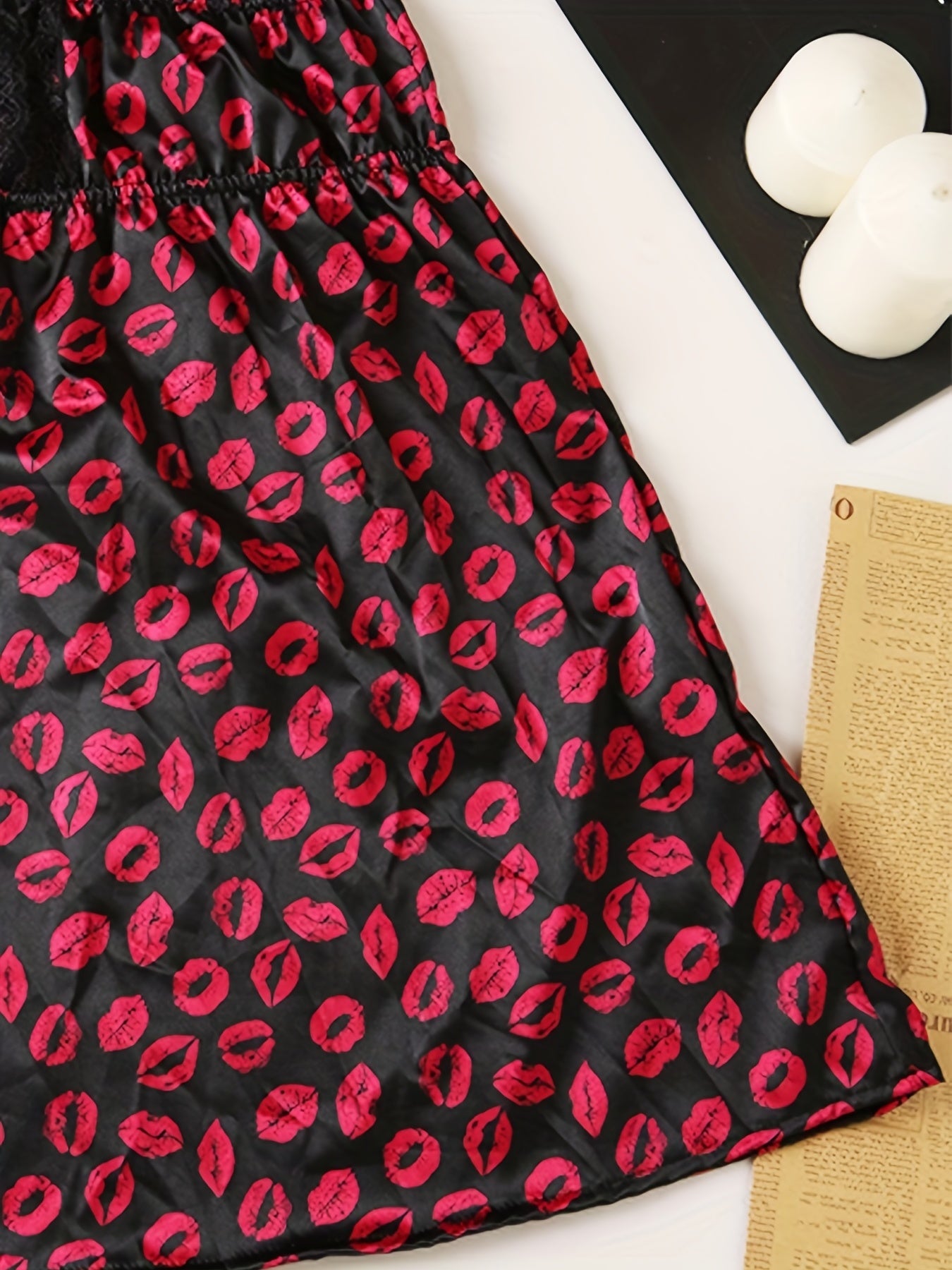 Платье-комбинация для женщин больших размеров из сетки с принтом губ и асимметричным декором