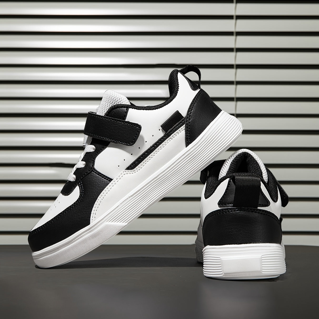 Barcha mavsumlar uchun mos, qulay, engil va zamonaviy rang-blokli skeytbord poyabzallari o'g'il va qizlar uchun.