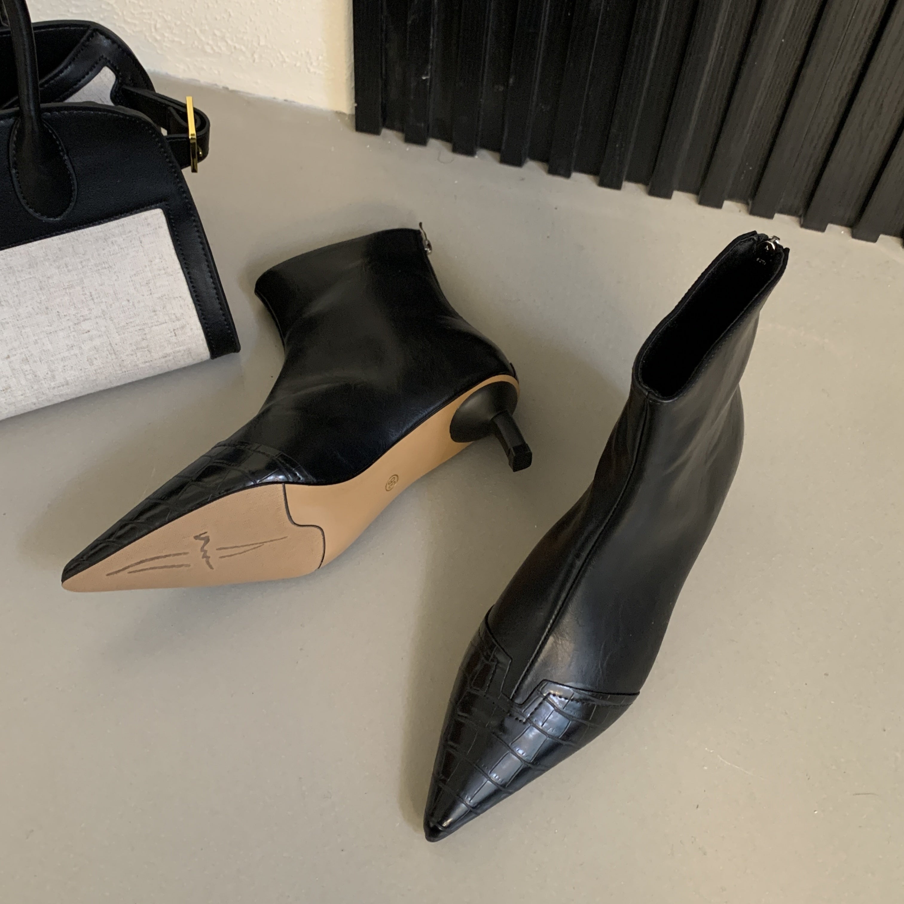 Women's Croc-Embossed Pointed Toe Ankle Boots with Zipper Solid Color