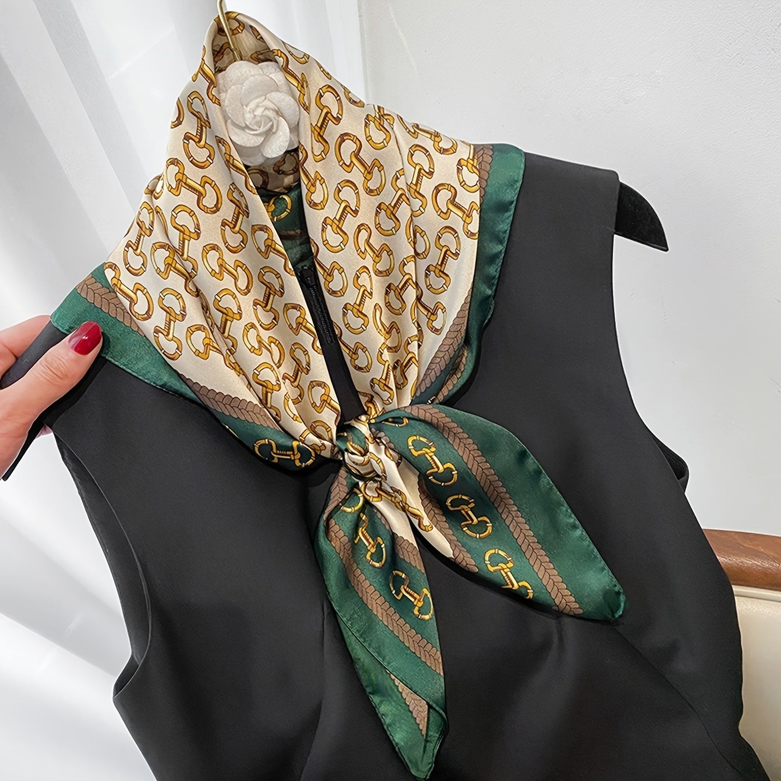 Women’s 70x70cm Polyester Square Scarf with Printed Design for Casual and All-Season Wear