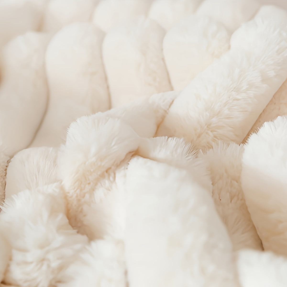 Роскошные подушки с полосатым искусственным мехом для дивана или софы - набор из 2 штук.