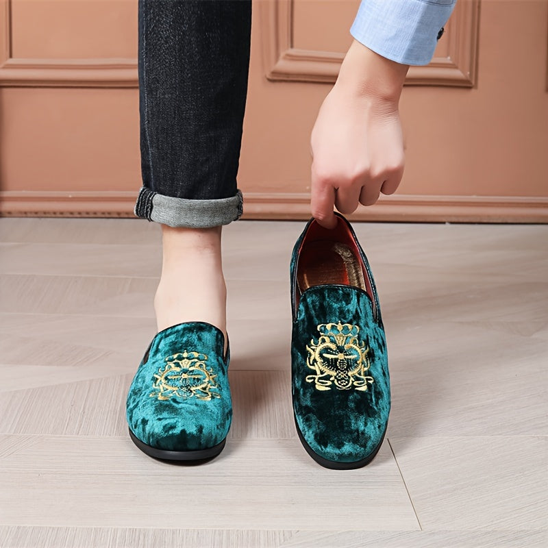 Erkaklar uchun katta o'lchamdagi tasodifiy loferlar, etnik naqshli tikuvlar bilan, yurish va haydash uchun nafas oladigan slip-on dizayni va zamonaviy kauchuk taglik.