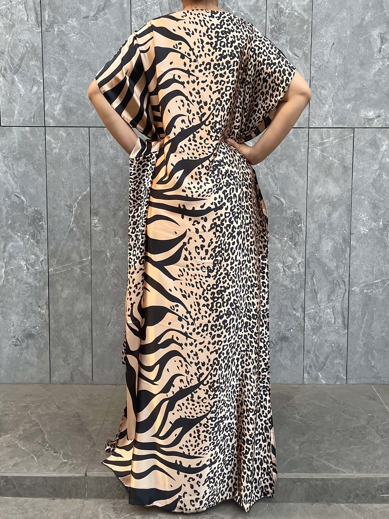 Plus o'lchamli maxi kaftan kiyi bilan leopard bosma yozgi plyaj kiyimlari