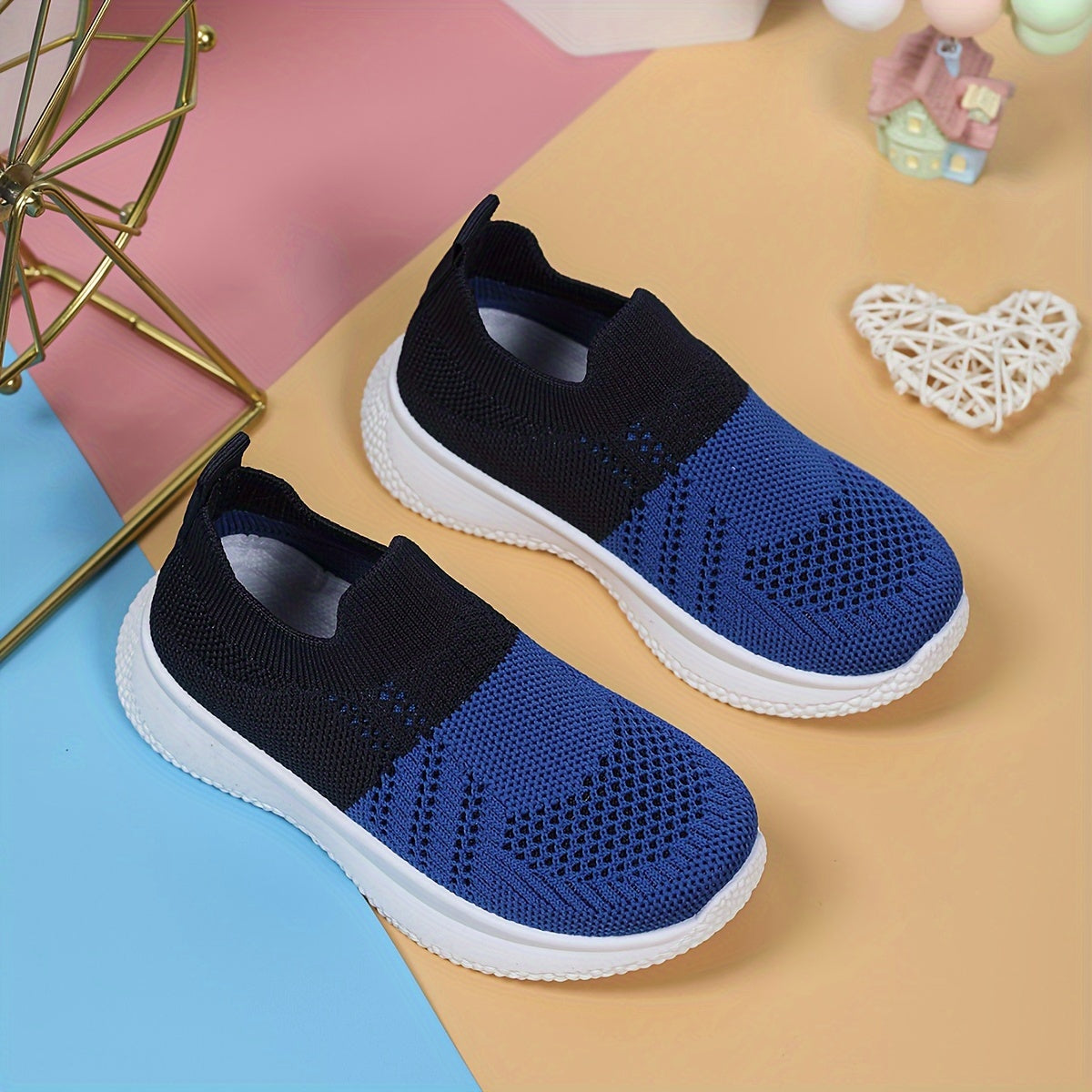 Дышащие трикотажные кроссовки для мальчиков с геометрическим узором, верх из полого материала, низкий ход, повседневная обувь для возрастных групп до 14 лет