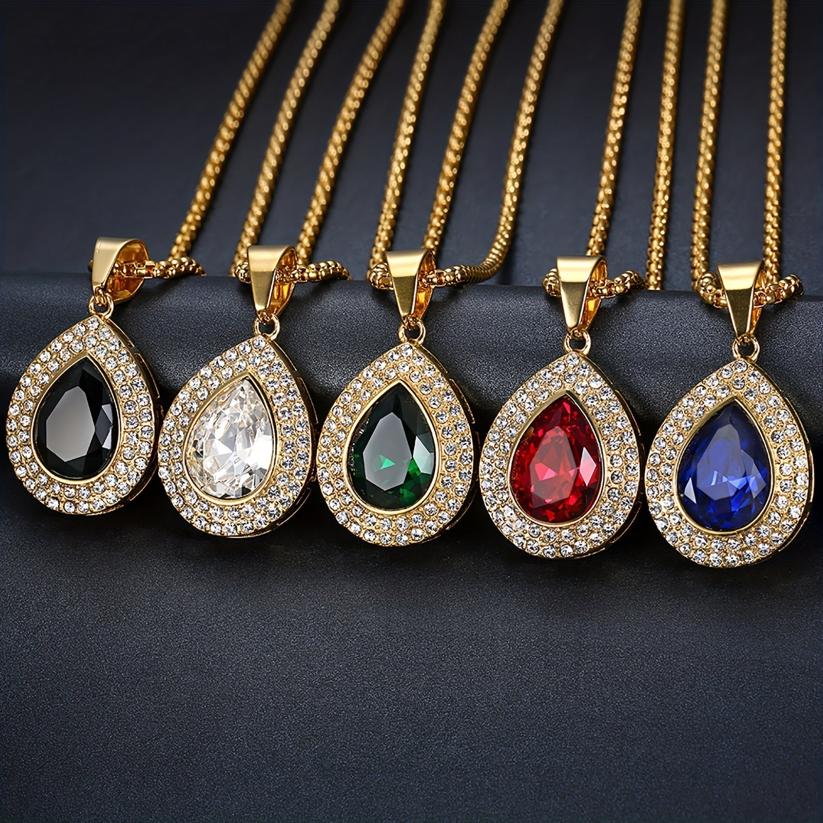 Zargarlik to'plamidagi ajoyib zanglamas po'latdan yasalgan suv tomchisi pandantli marjon, porloq kubik zirkoniy bilan bezatilgan - hashamatli va romantik ayollar to'y ko'rinishi uchun mukammal, maxsus kunda kelin uchun ideal.