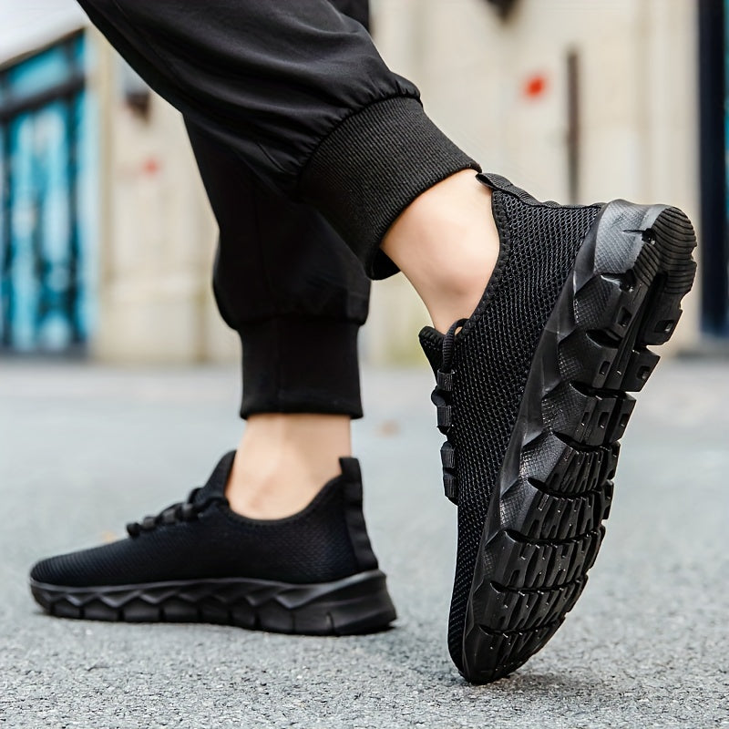 Erkaklar uchun slip-on krossovkalar, ochiq havoda faoliyatlar uchun nafas oladigan va engil.