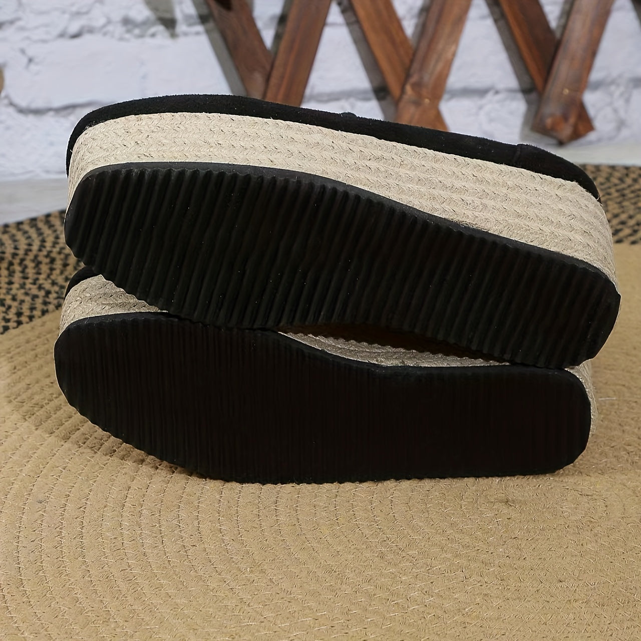 Ayollar uchun to'qima yuqori, PU taglik va to'qima ichki qismi bilan slip-on wedge krossovkalar, Shimoliy Amerika va Evropa uchun mos.