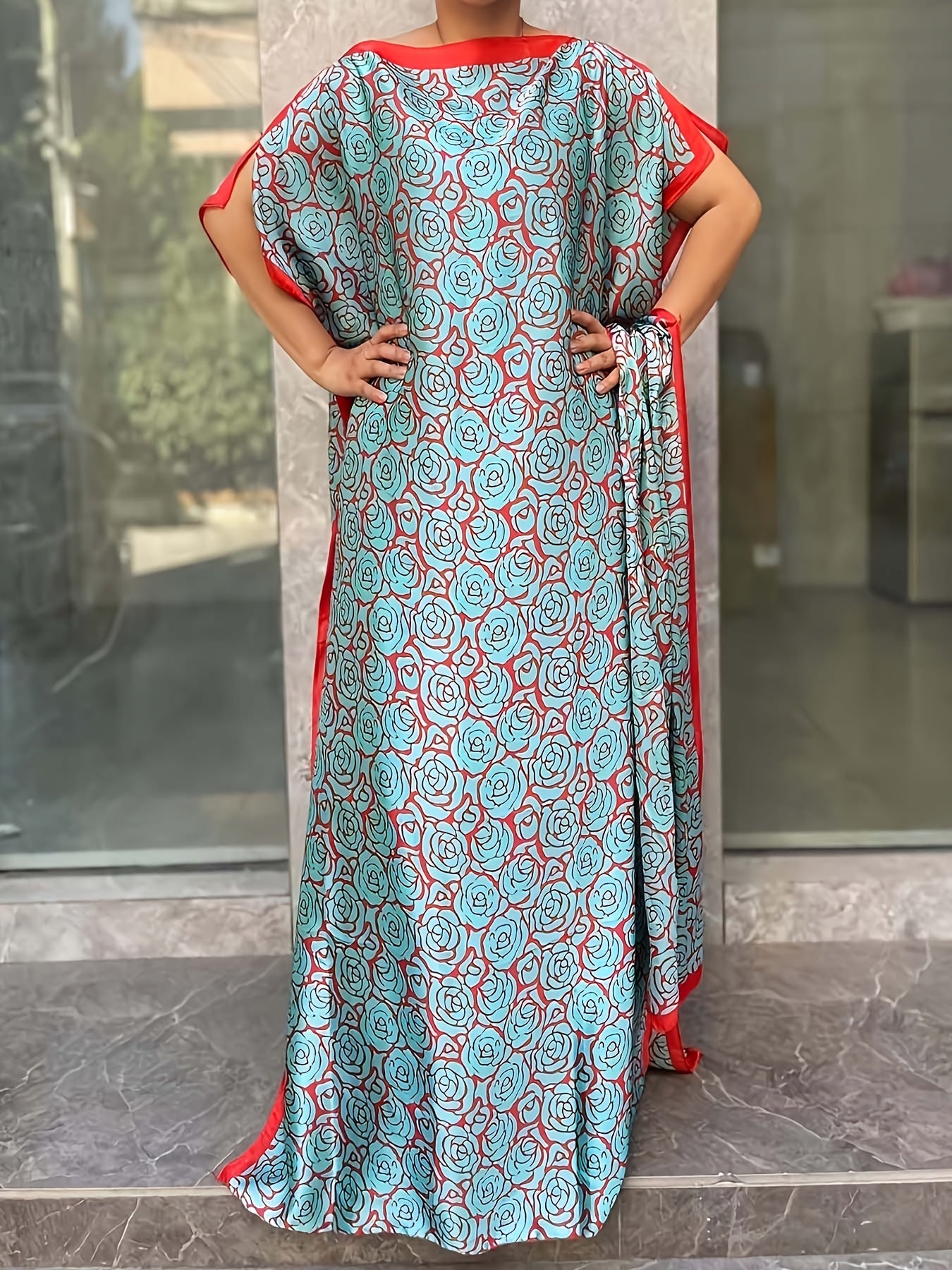 Ayollar uchun katta o'lchamli gullar bilan bosilgan tunika kiyi, sharf bilan, qisqa qo'l, uzun yozki polyester