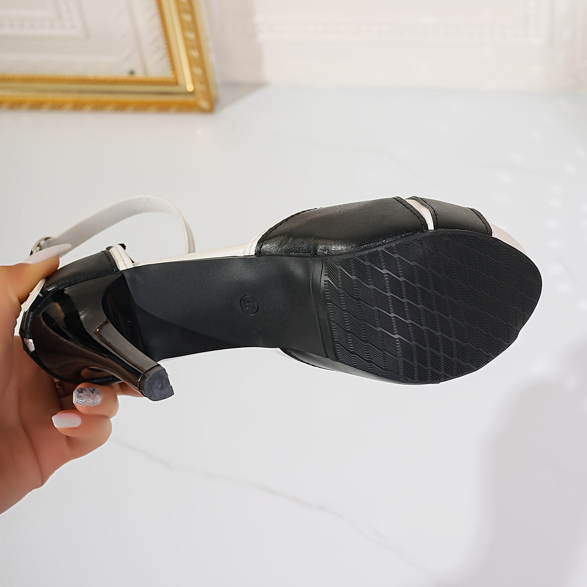 2024 Yozgi Zamonaviy va Qulay Peep-Toe Yuqori Poshnali Sandallar, Suvga Bardoshli Platforma bilan