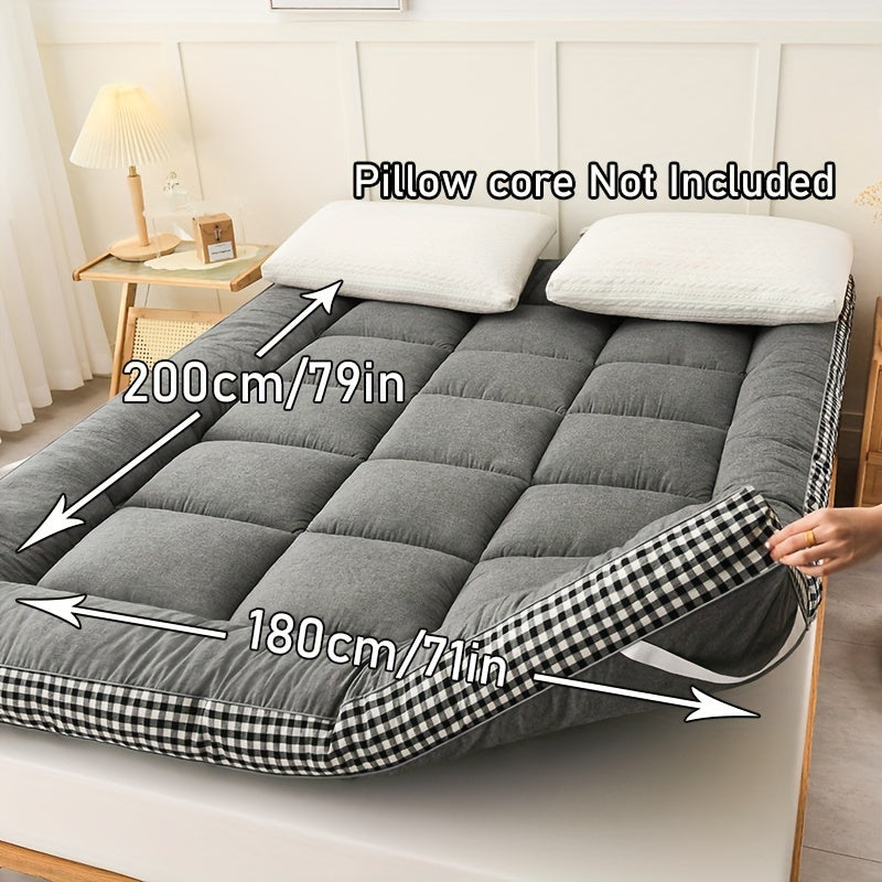 Роскошный стеганый матрасный топпер - мягкая и пушистая полиэфирная начинка и покрытие, дышащий, комфорт на все сезоны для спальни, гостевой комнаты или общежития - не водонепроницаемый, легко чистится, толщина 8-10 см.