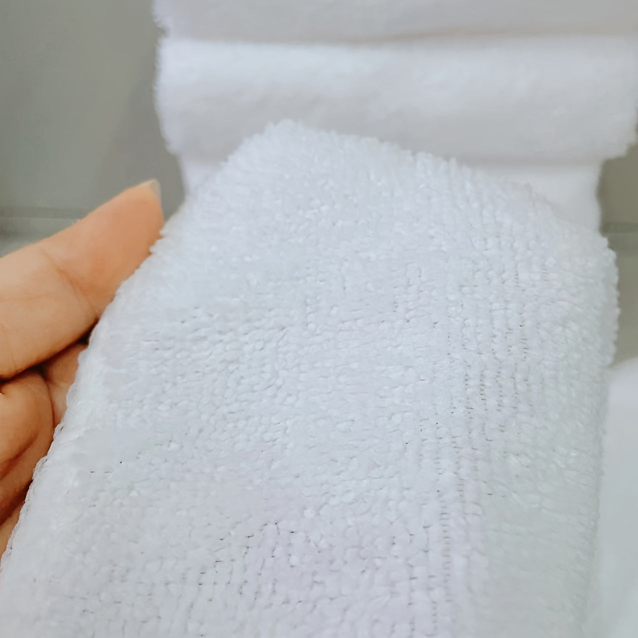 2 Ultra-Yumshoq Mikrofiber Qo'l Sochiqlari - Tez Quriydigan, Singdiruvchi va Yuz va Hammom uchun Juda Yumshoq