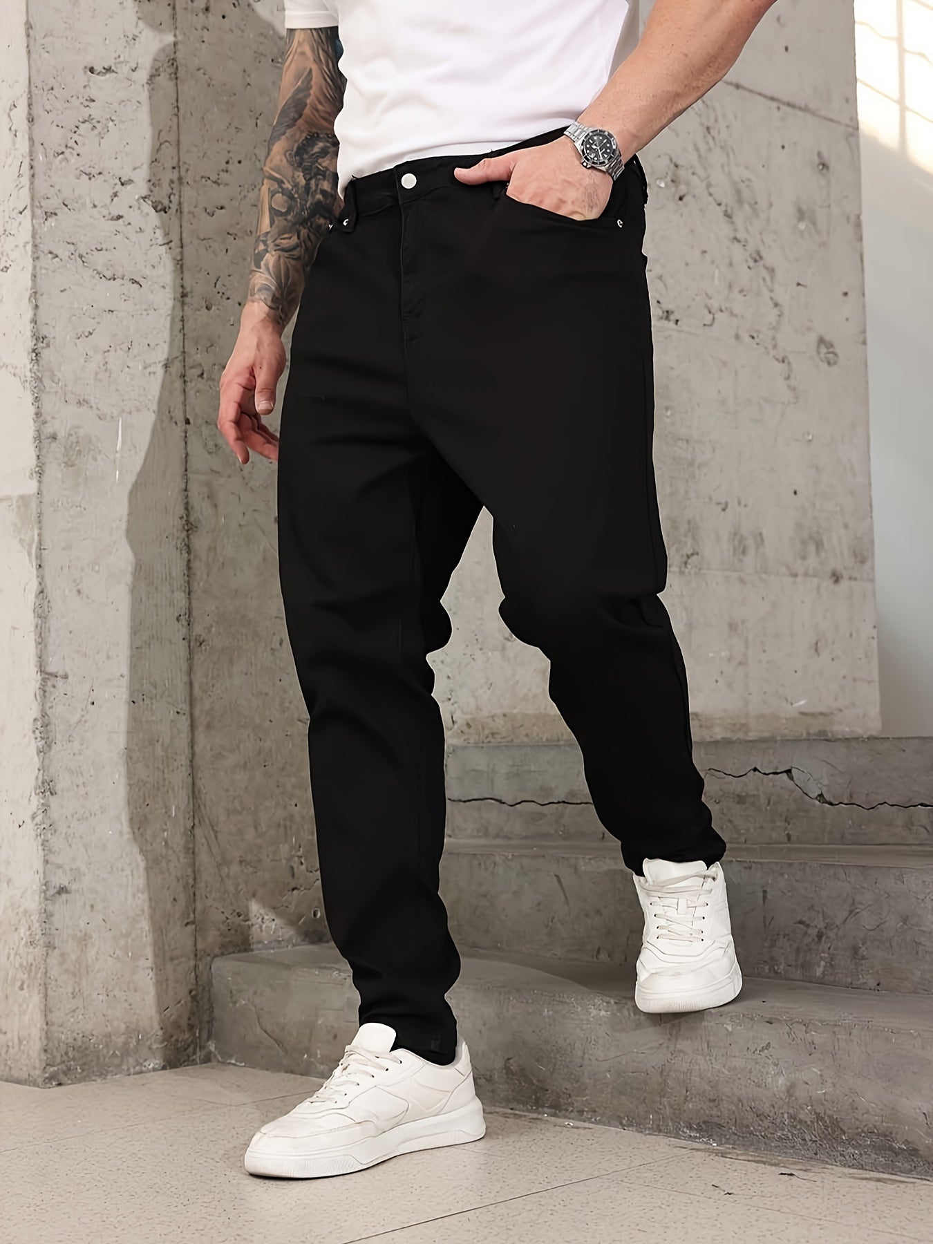 Qora rangdagi Plus Size erkaklar uchun tor jinsi shimlar, cho'ziluvchan, qulay moslashuv, cho'ntaklar va mustahkamlik bilan. | Mashina yuvish mumkin, barcha mavsumlar uchun kiyish