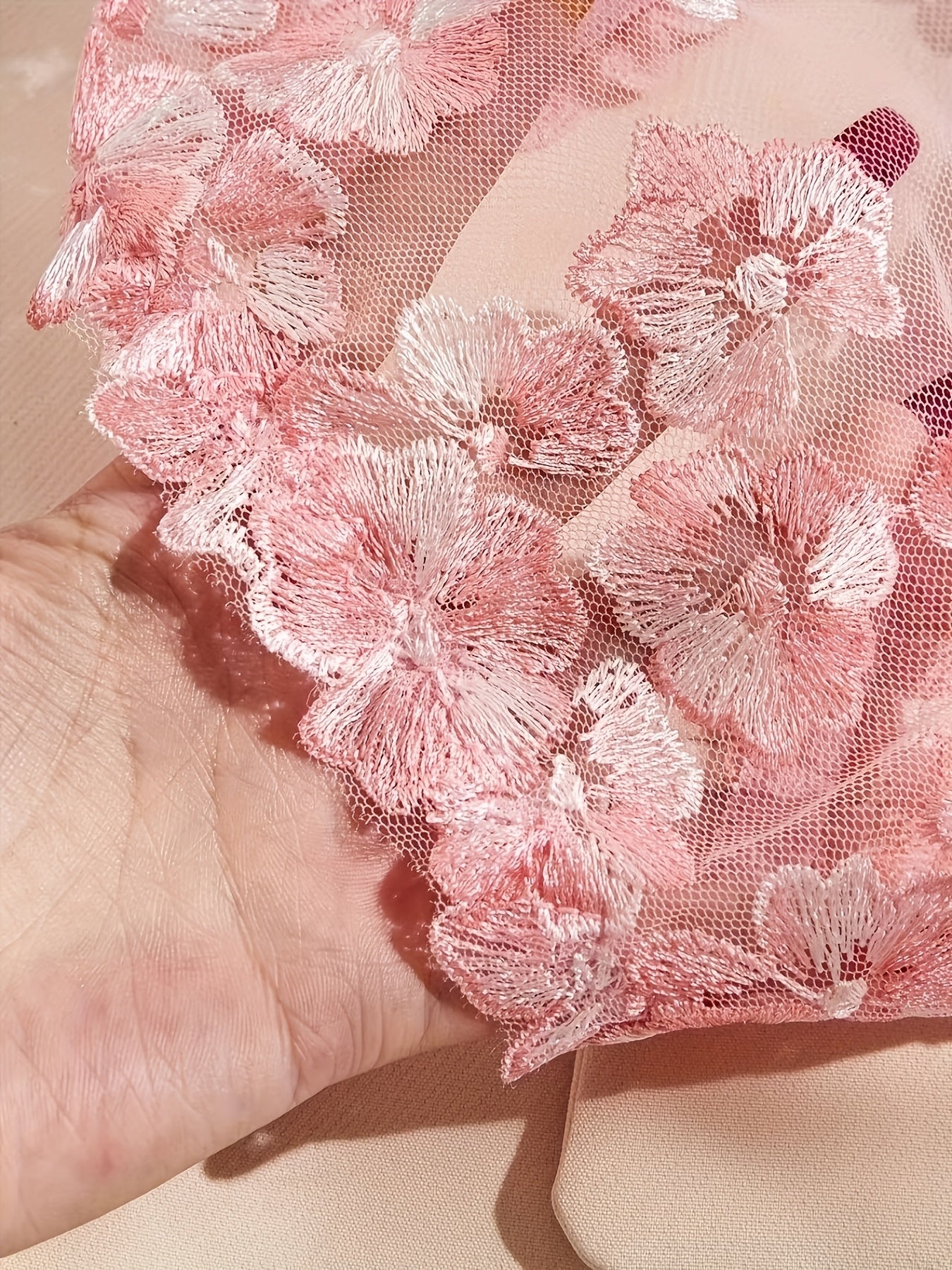 Lencería bordada de estilo francés con tela transparente, braguitas de tiro medio y soporte medio