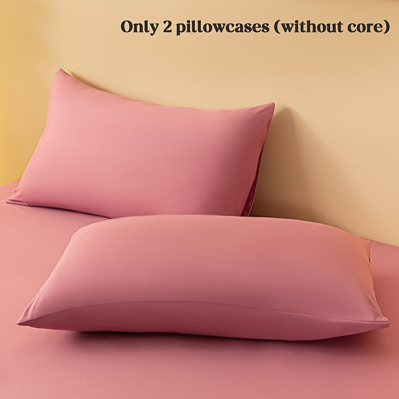 2 ta yostiq qopqog'i, bir rangda, yumshoq va qulay polyester materialidan tayyorlangan, konvert yopilishi bilan, yuvish mashinasida tozalash oson, 90gsm, yotoqxona, mehmonxona yoki mehmonxona to'shagi uchun ideal.