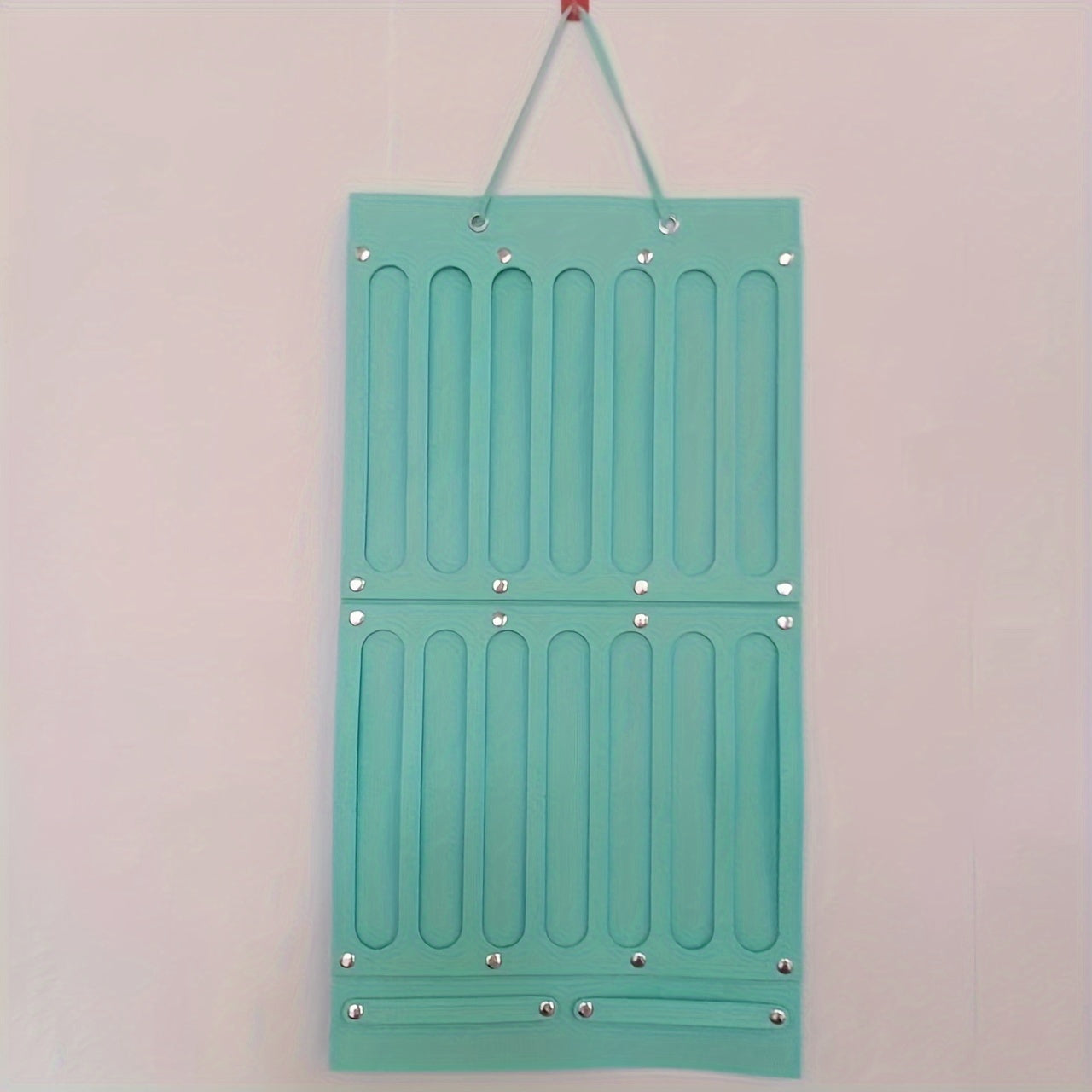 Felt soch aksessuari tashkilotchisi, osib qo‘yiladigan javon, kamarlar, kliplar va boshbandlar uchun