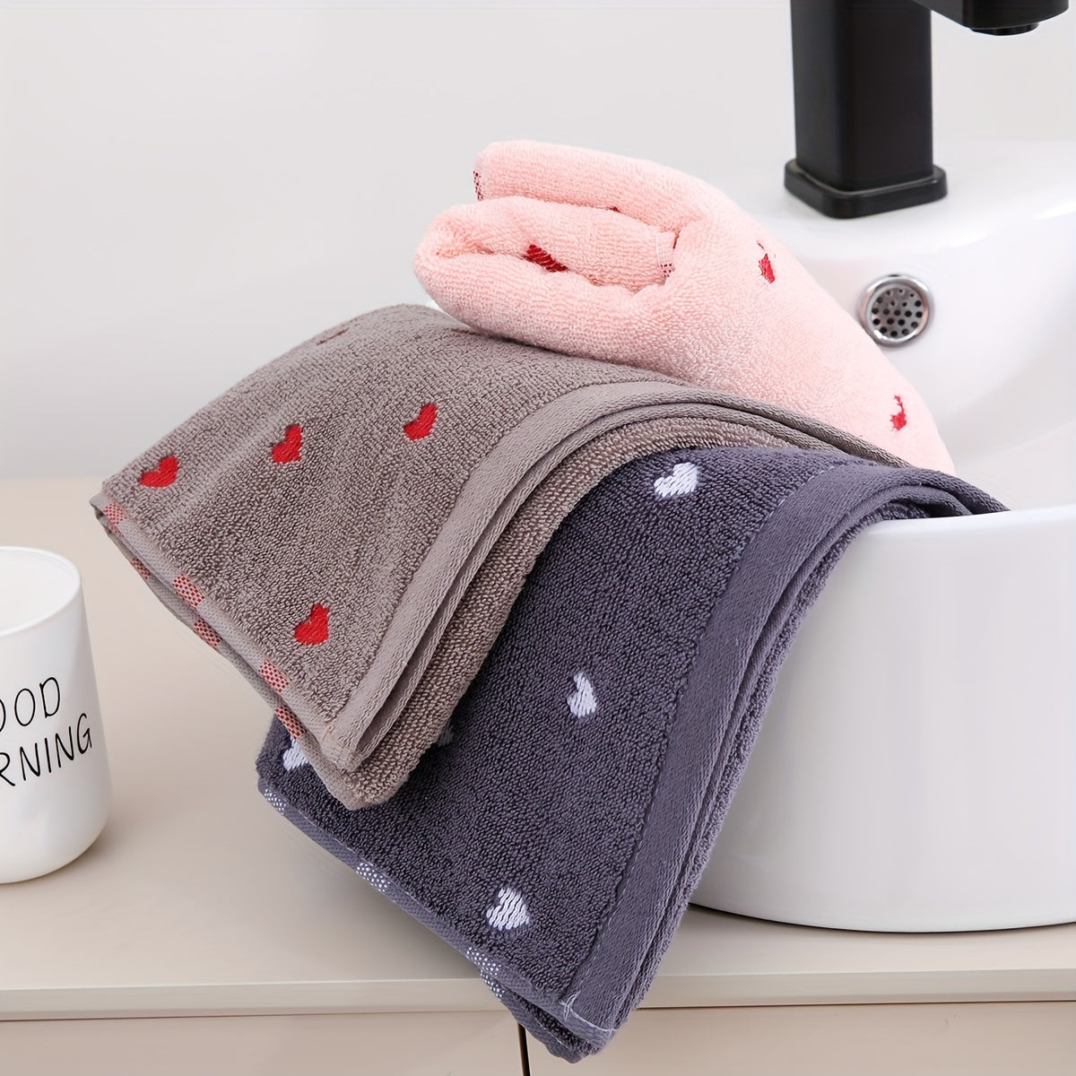 2pcs Heart Embroidered Cotton Hand Towels Soft Absorbent for Bathroom and Home
