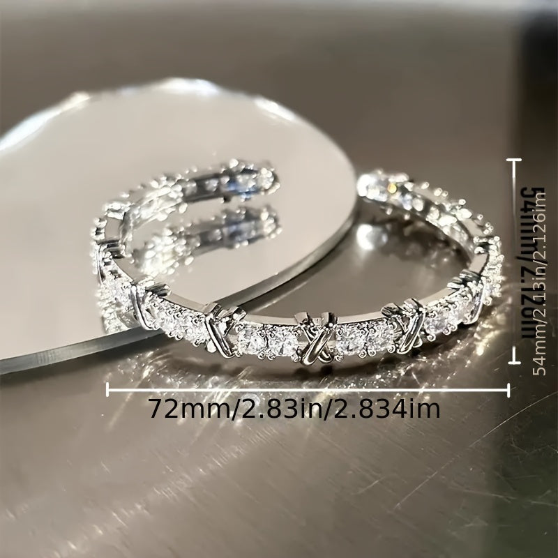 Bu Mozambik toshi va sof 925 oltin burama bilaguzuk moslashuvchan bo'lib, erkaklar va ayollar uchun mos keladi. Bu ochiladigan bilaguzuk bo'lib, u erkaklar, ayollar va har kim uchun mos keladigan ko'p qirrali zargarlik sovg'asi hisoblanadi.