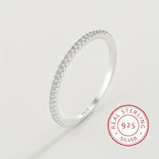 Стильное кольцо из серебра 925 пробы, украшенное кубическим цирконием - современный дизайн с одной линией, идеально подходит для повседневной носки и подарка на День святого Валентина.