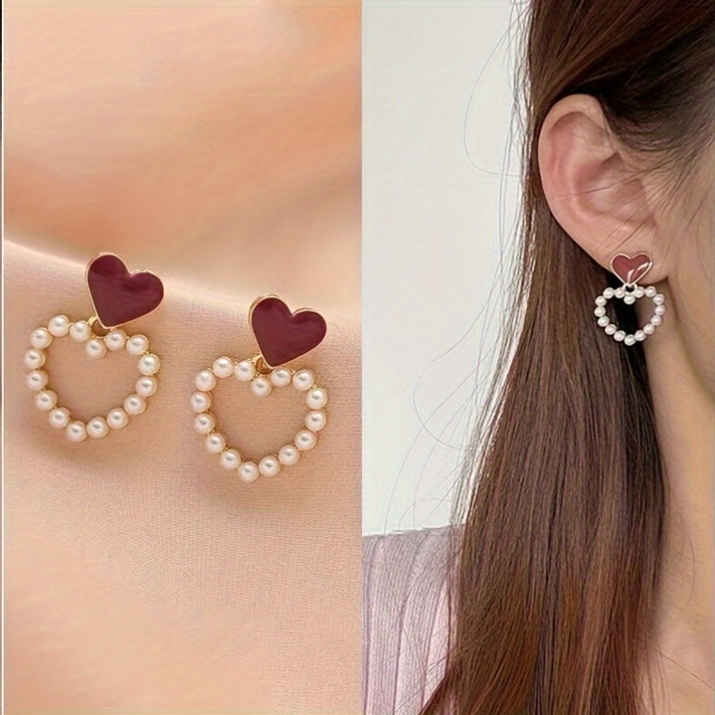 5 ta vintage hashamatli taqinchoqlar to'plami, sink qotishmasidan yasalgan bayonotli studlar va kumush quloq ignalari bilan yurak shaklidagi osma taqinchoqlarni o'z ichiga oladi. Bayramlar va maxsus tadbirlar uchun mukammal, nafis taqinchoqlar.