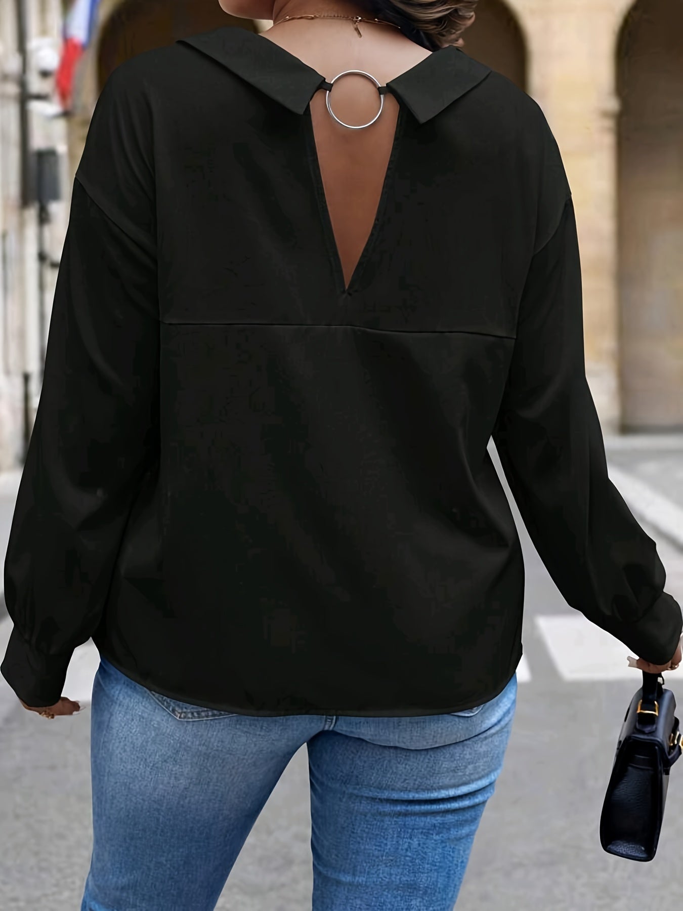 Ayollar uchun uslubiy plussayz V-yuzi bluzka, bir rangli polyesterdan, mashinada yuvish mumkin.