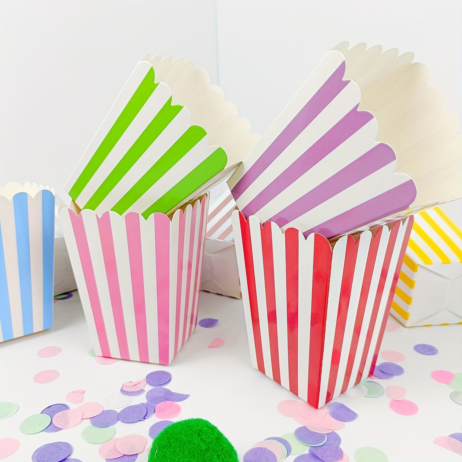 Бумажные коробки для попкорна с полосками, идеально подходят для дней рождения, пикников или любых особых случаев. Поставляется в наборе из 12 одноразовых коробок, идеально подходящих для конфет или закусок.