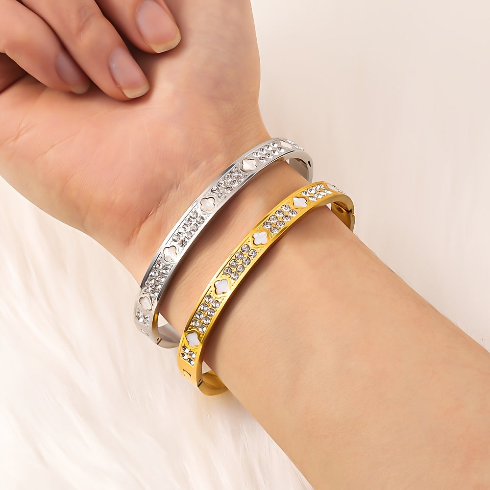 Zamonaviy zanglamas po'latdan yasalgan bangle bilaguzuk, porloq to'rt yaproqli qovoq dizayni bilan - oltin va kumush ranglarda mavjud, har kuni kiyish yoki o'ylangan sovg'a sifatida mukammal.