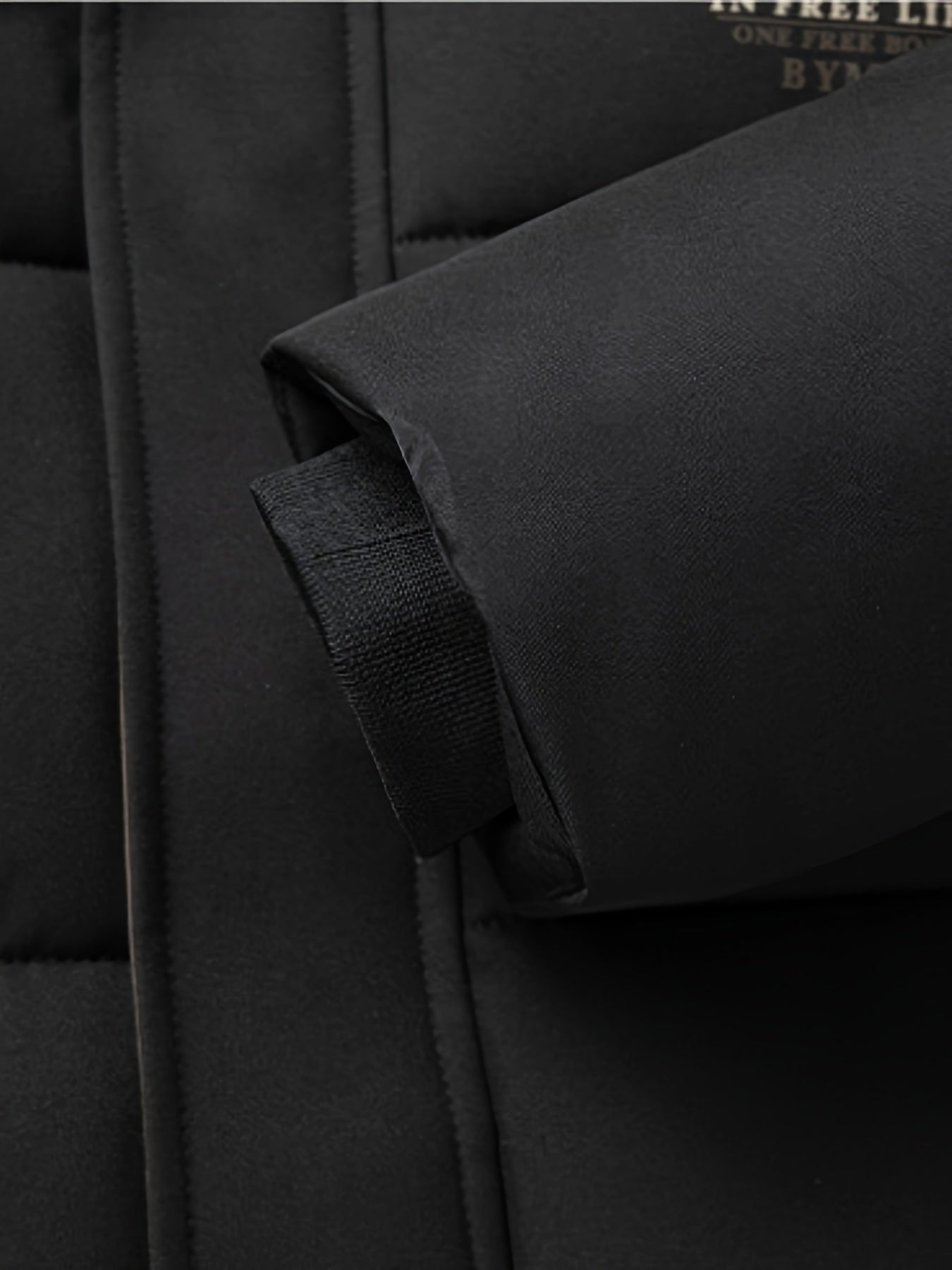 Chaqueta de invierno ligera y transpirable para hombre con capucha y detalle de cremallera