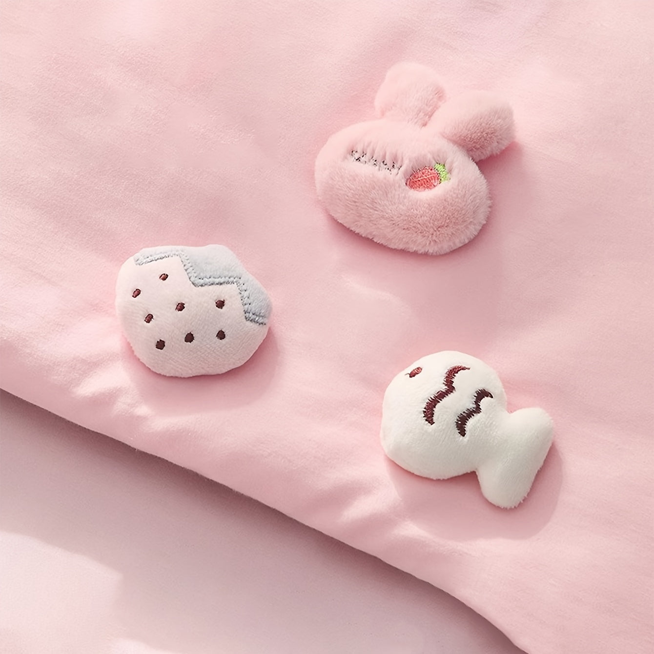 Set of 4 Non-Slip Bed Sheet Clips in Mixed Colors for Mattress Grip