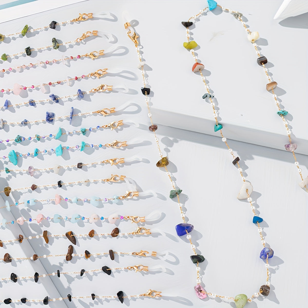 Elegant Ladies Glasses Chain with Irregular Crushed Stone and Mixed Materials