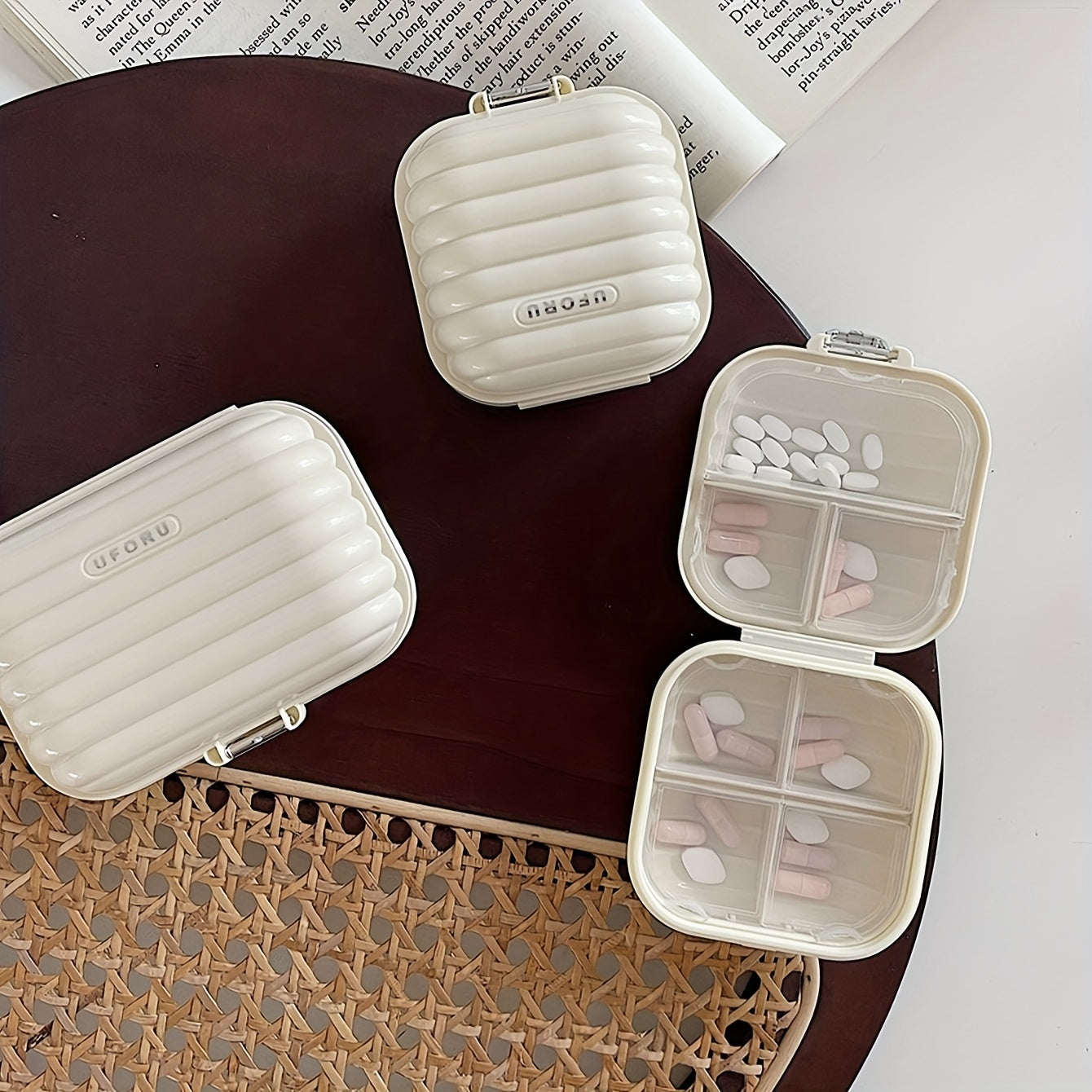 Unisex Plastic Pill Box 7-Day Dispenser Portable Medication Organizer