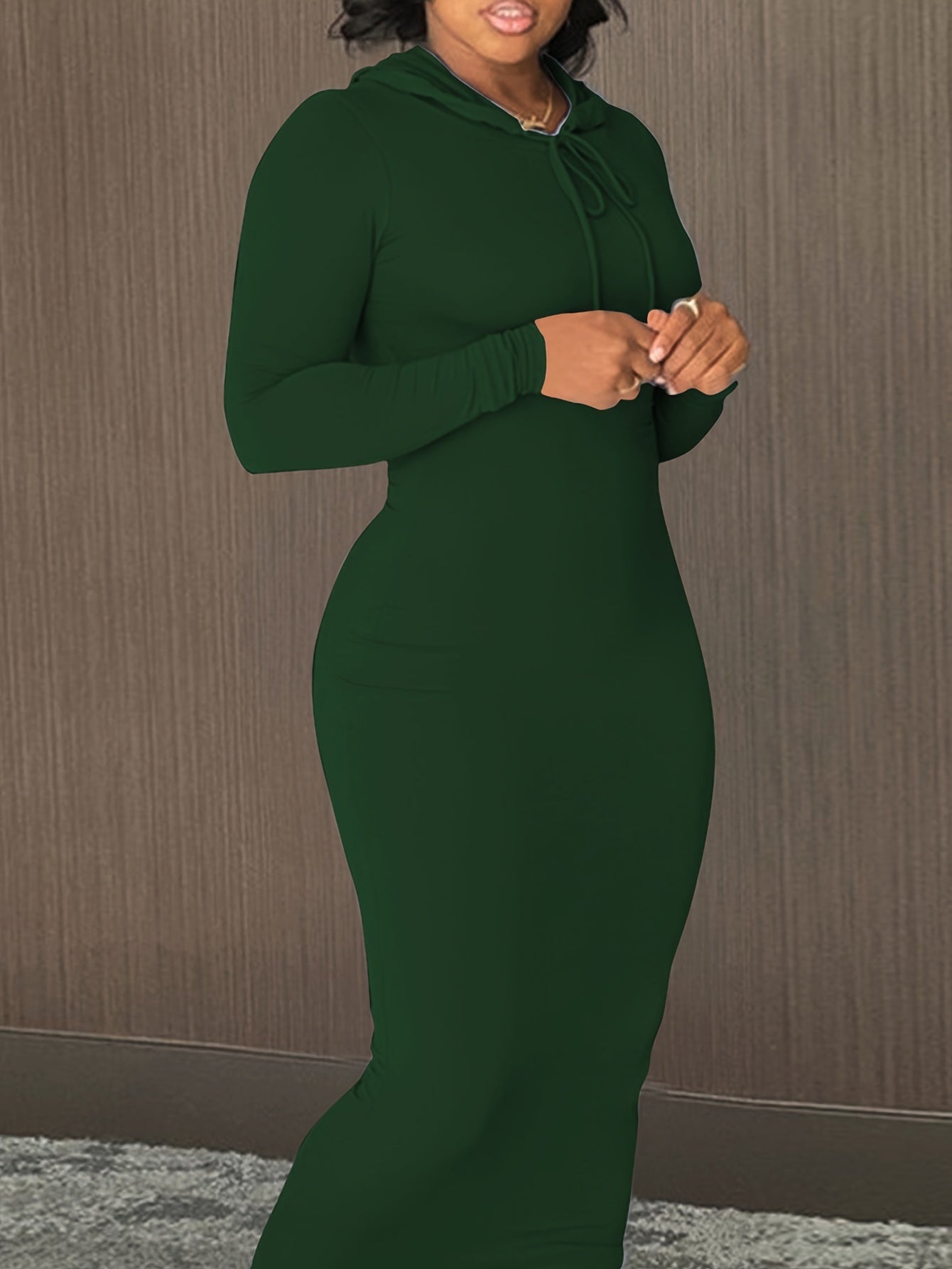 Vestido casual de mujer con capucha, manga larga y cordón en color sólido