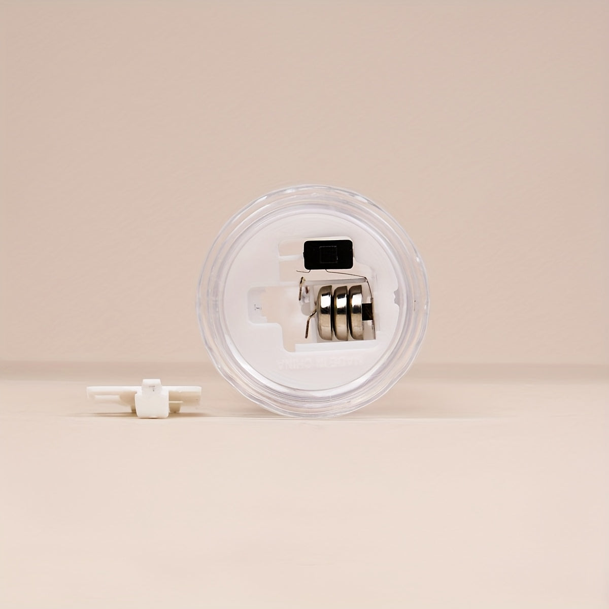 Ramazon bezaklari va bayram muhitini yaratish uchun batareyali LED sham, plastik materialdan tayyorlangan va tugma batareyasi bilan ishlaydi. Ramazon, yotoqxona, sahna rekvizitlari va bayram ta'minoti uchun ideal.