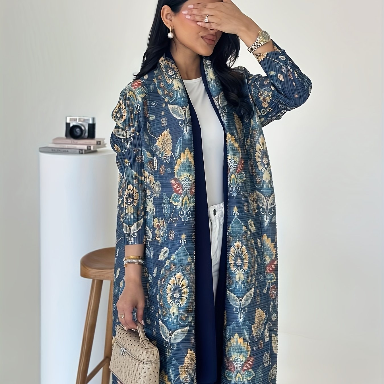 Ayollar uchun katta o'lchamli gullar bilan bosilgan uzun ro'mol nafas oladigan ta'til kiyimi