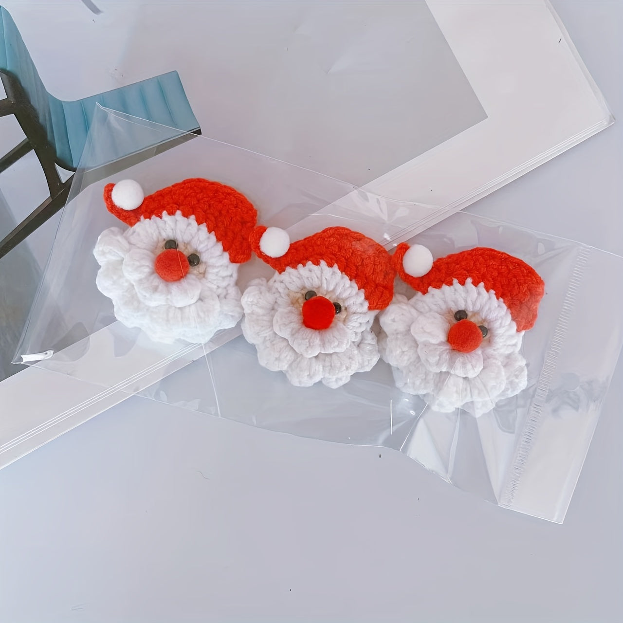 Qo'llar bilan to'qilgan Santa Claus brosh pin bayramyilgi Rojdestvo aksessuari ayollar uchun