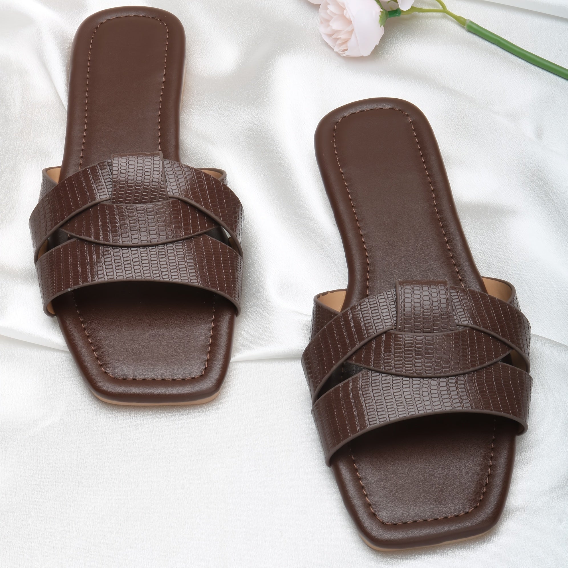 Women's Flat Sandals Adjustable Strap Open-Toe Summer Slippers Brown