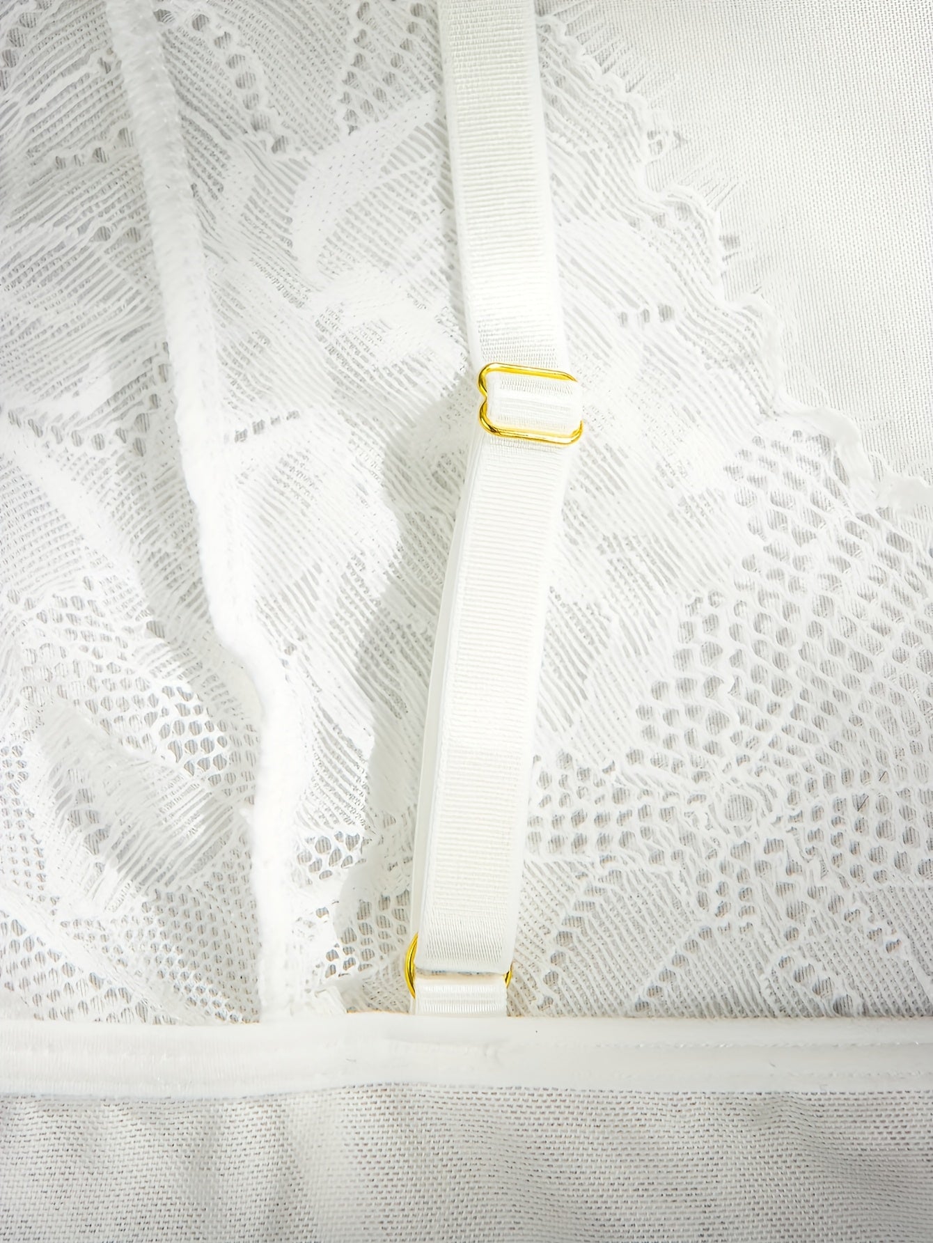 Mono ajustado de talla grande para mujer con encaje en contraste y escote en V profundo