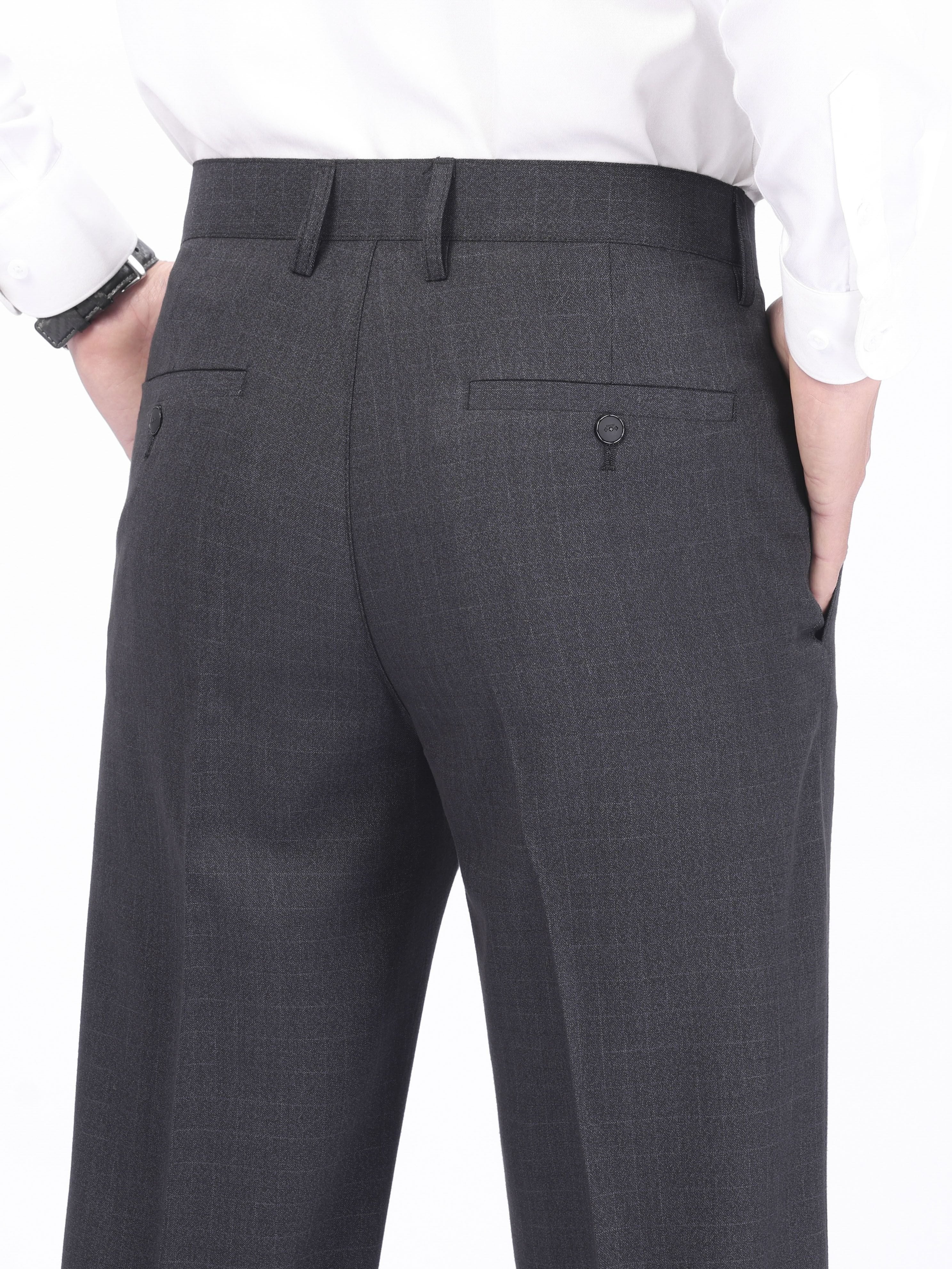 Oliy sifatli, chiziqli qora kulrang shimlar katta o'lchamdagi erkaklar uchun 0XL-6XL o'lchamlarida. Cho'zilmaydigan polyester aralashmasi, mashinada yuvish mumkin.