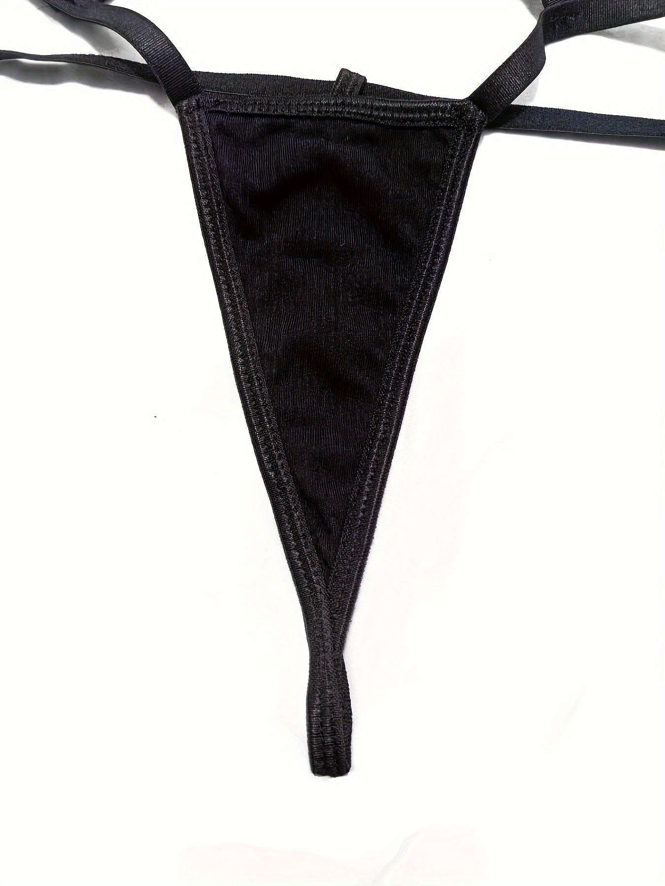 Jozibali bog'ichli teddy, ochiq chashka halter va oyoq halqalari bilan.