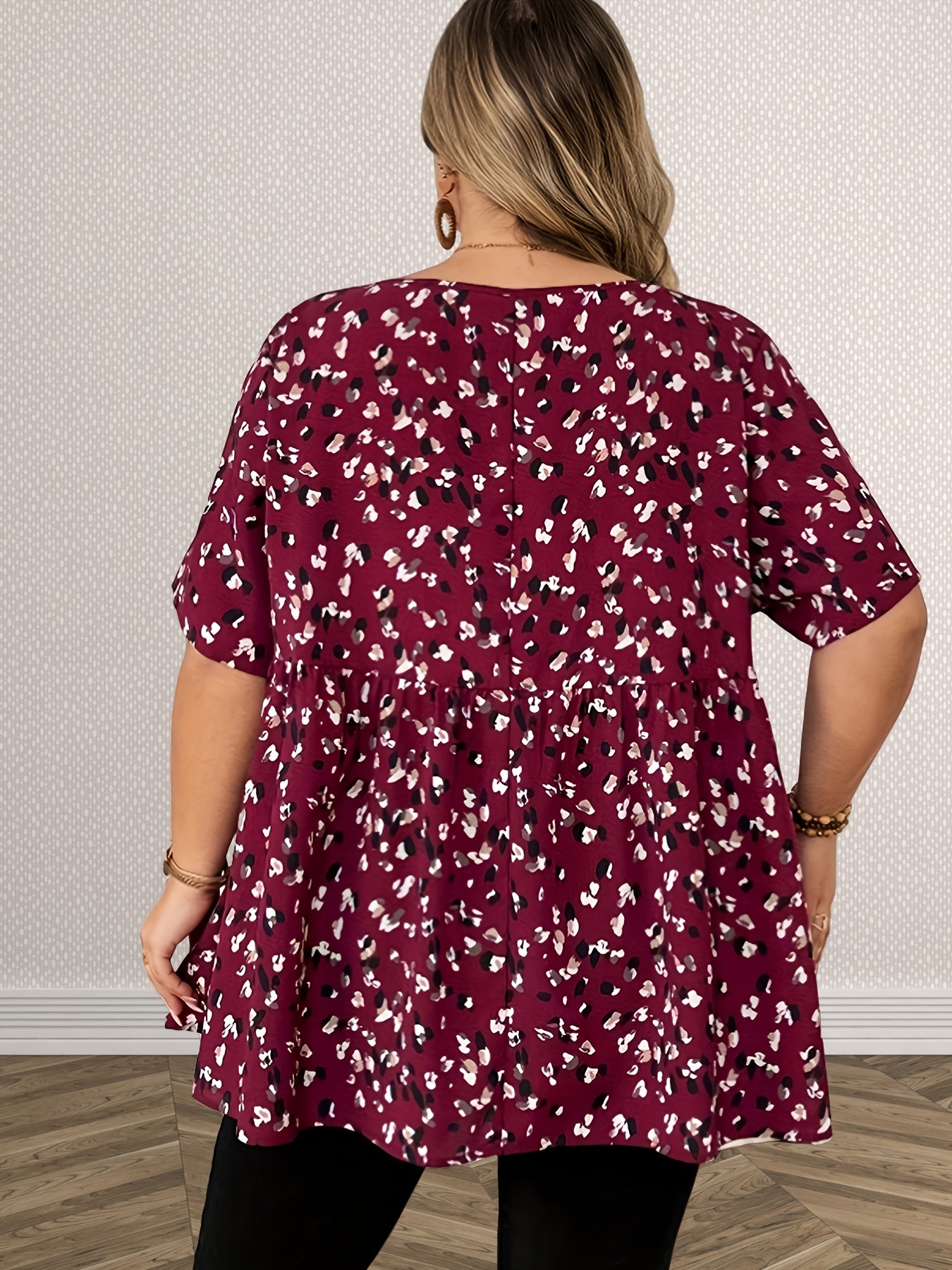 Ayollar uchun katta o'lchamli gullar bilan bosilgan bluz, kruj bo'yinli, qisqa sleeve, kundalik ko'ylak