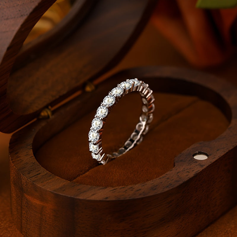 Sleek S925 Sterling Silver Geometrik To'y Halqasi Sintetik Kubik Zirconiya bilan, Juftlar uchun Mukammal, Aprel Tug'ilgan Kuni To'pi, Kundalik Kiymak Uchun Ideal.