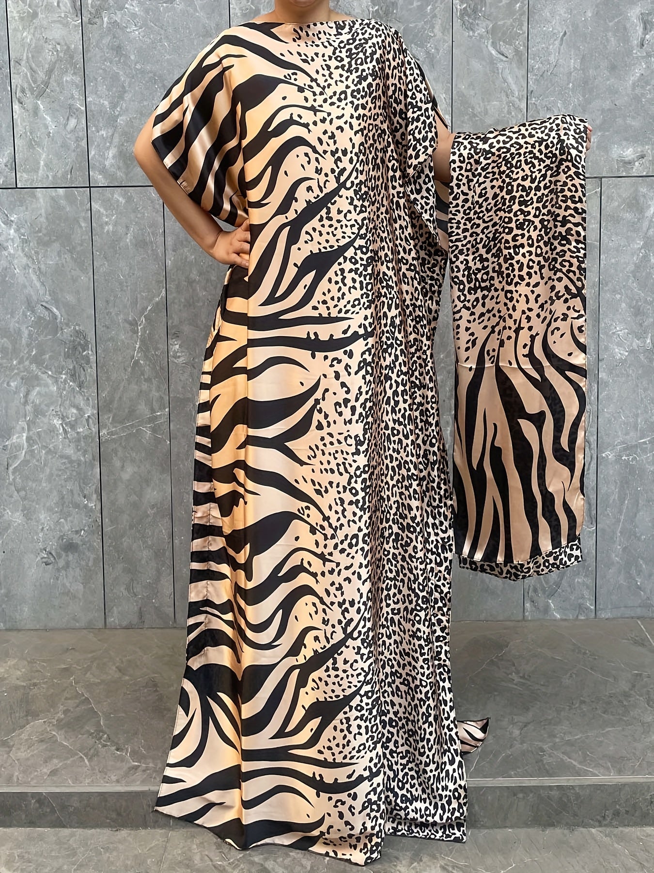 Plus o'lchamli maxi kaftan kiyi bilan leopard bosma yozgi plyaj kiyimlari