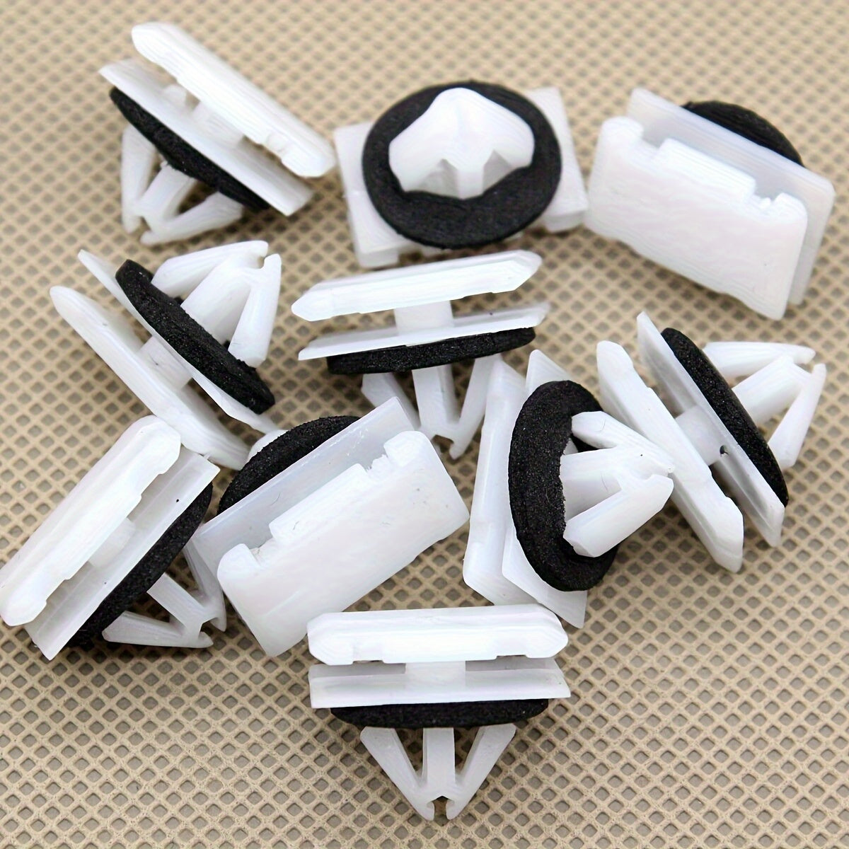20pcs Plastic Car Rocker Panel Molding Clips Replacement Fasteners