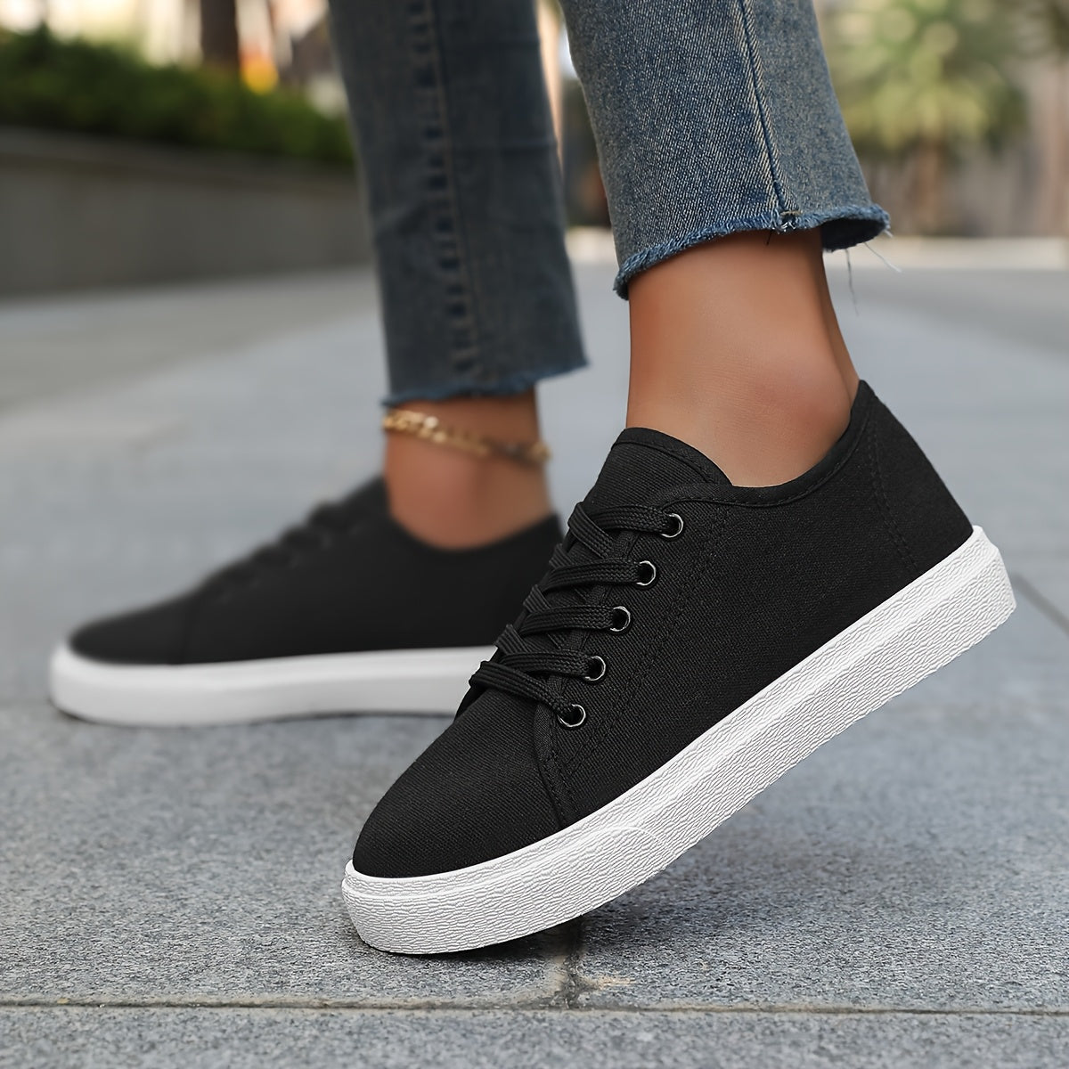 Zapatillas de skate casual ligeras para mujer en negro y blanco