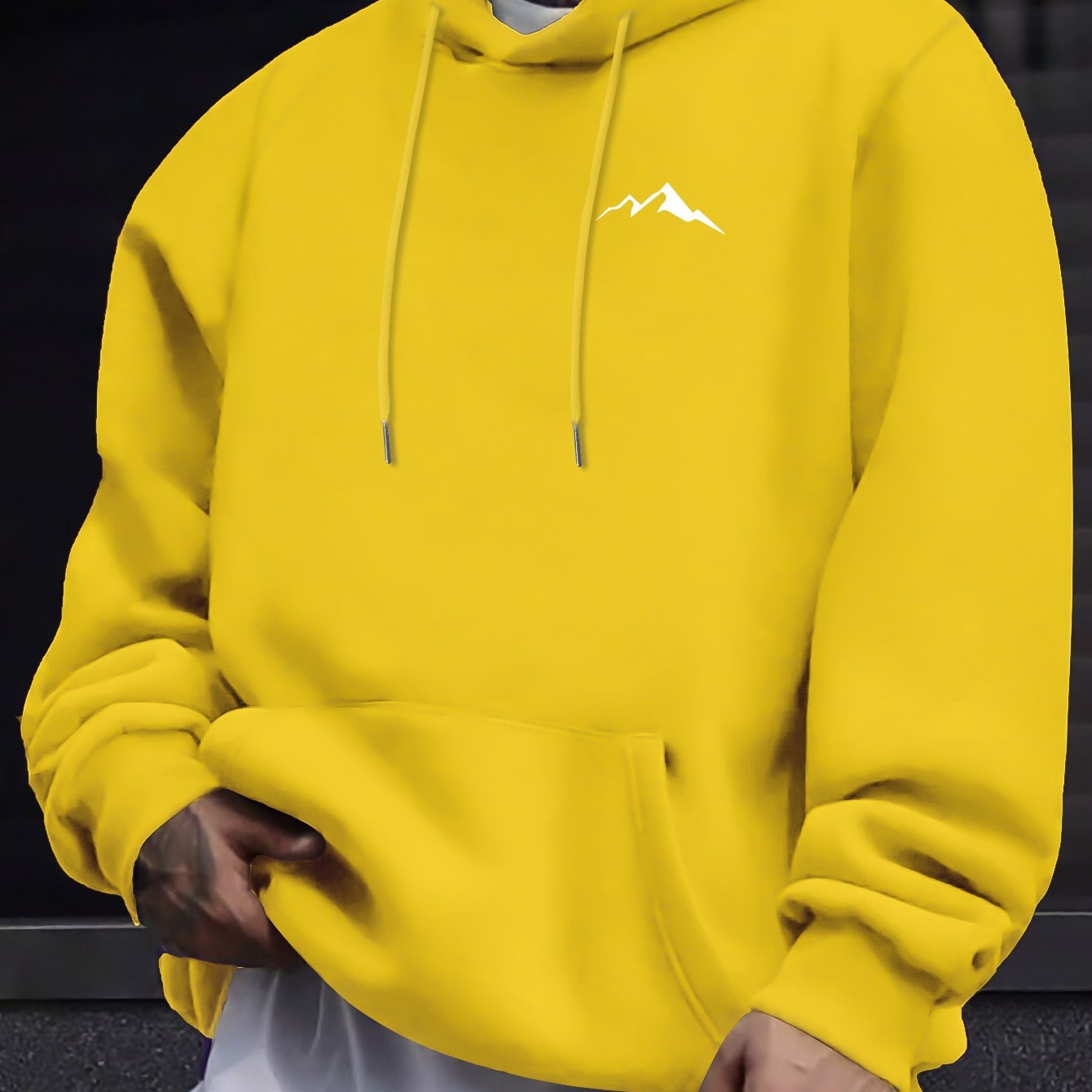 Erkaklar uchun oddiy tog' printli uzun qo'lqonli xuddi, cho'ntakli, kuz va qish uchun ideal.