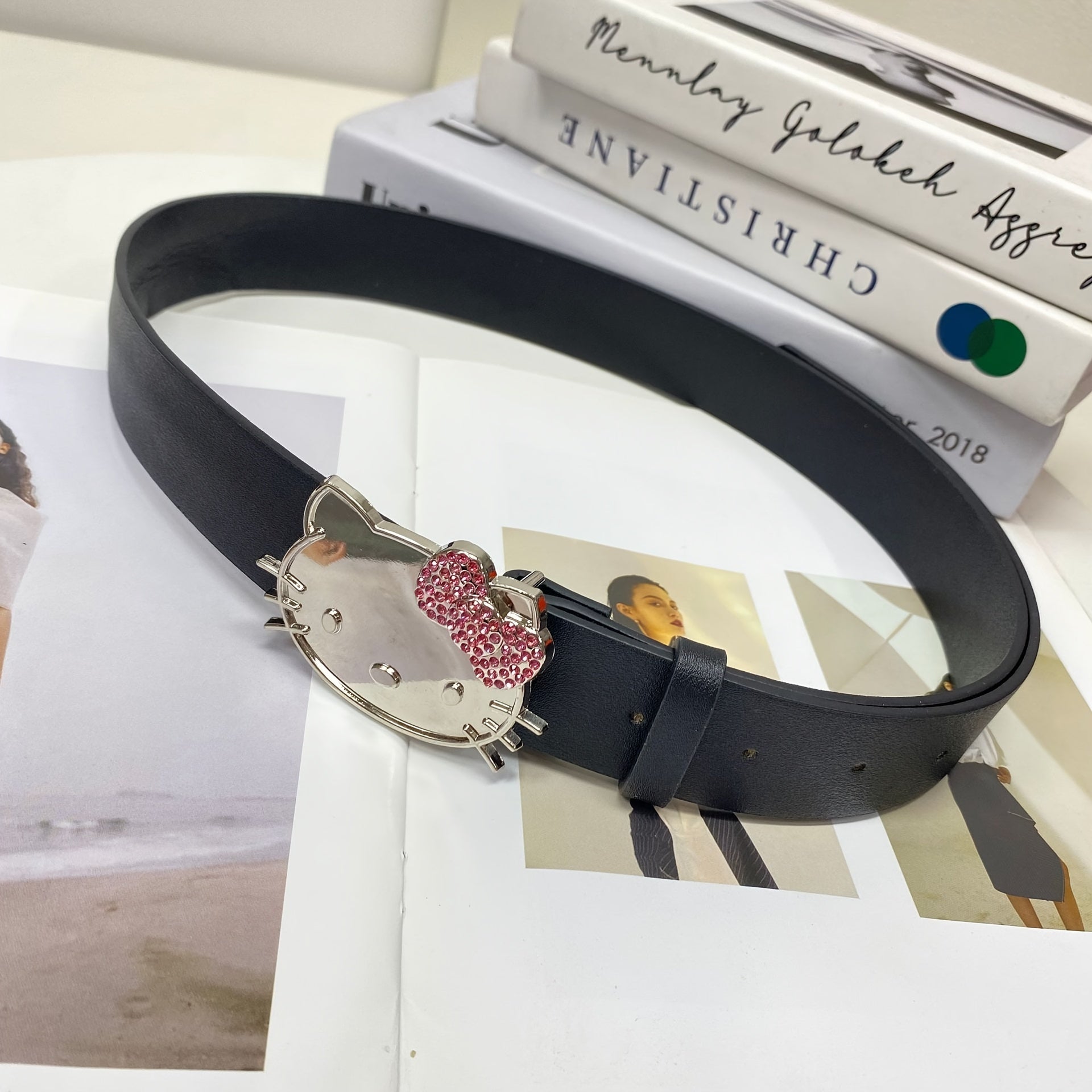 Cinturón con colgante de gota de agua rosa para mujer con diseño de Hello Kitty hecho de material PU