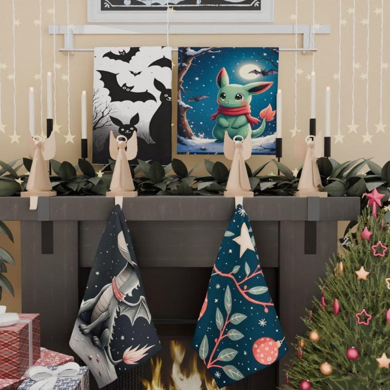 4 dona qorqiz, qor to'pi, Rojdestvo kiyik, iliq qish kiyigi, elka va Rojdestvo daraxti har biri 45.72 ga 66.04 sm o'lchamda. APYTN.