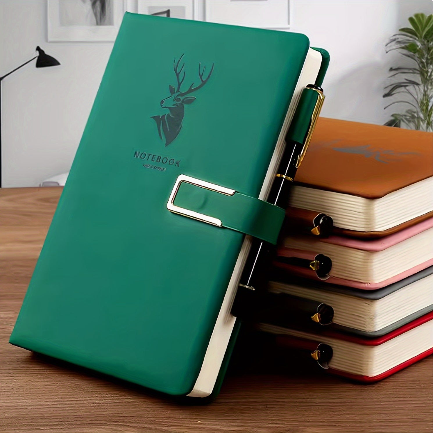 Vintage uslubidagi A5 daftari yumshoq qopqoq, magnit yopilish, belgilovchilar va suv o'tkazmaydigan xususiyatlarga ega. Kundalik ofis ishlari yoki kollej daftari uchun mos.