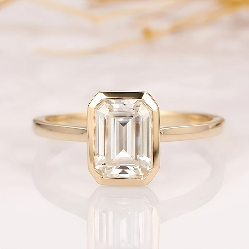 Vintage uslubidagi Emerald-Cut kubik zirkoniya uzuk, 1CT, 2CT yoki 3CT variantlari bilan, S925 kumush va oltin qoplama bilan tayyorlangan, to'rtburchakli sakkizburchakli dizayni bilan, og'irligi 2.5g, uzun va to'rtburchak shaklida.