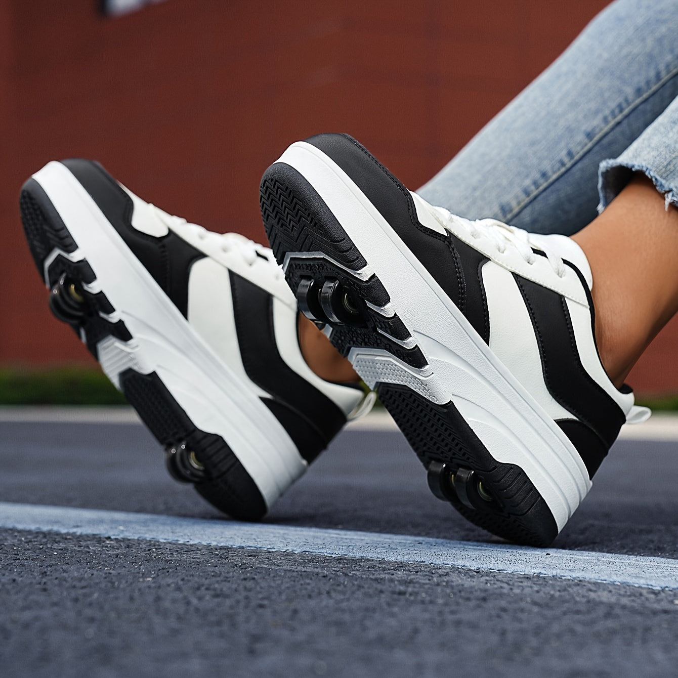 Bolalar uchun zamonaviy bog'ichli krossovkalar, tasodifiy kiyim, sport va mashg'ulotlar uchun ideal.