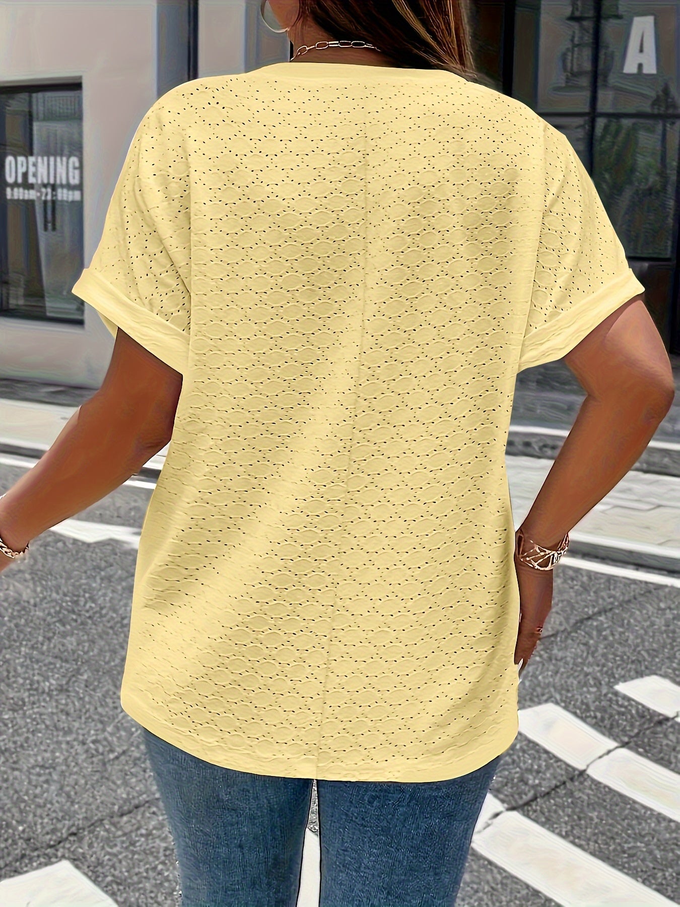 Women's Plus Size Solid Eyelet V-Neck T-Shirt for Spring and Summer